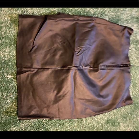 Windsor Skirt - Picture 2 of 2